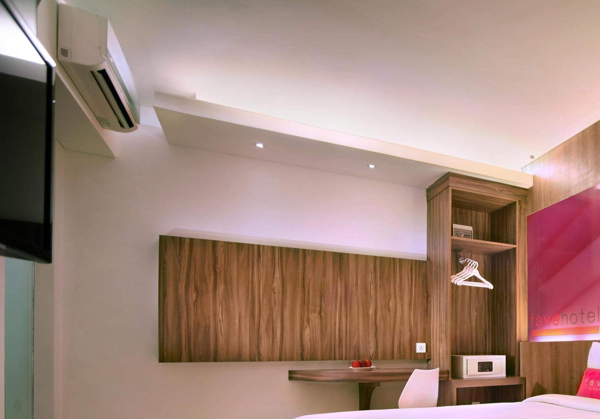 Favehotel Ltc Glodok Jakarta Exteriör bild