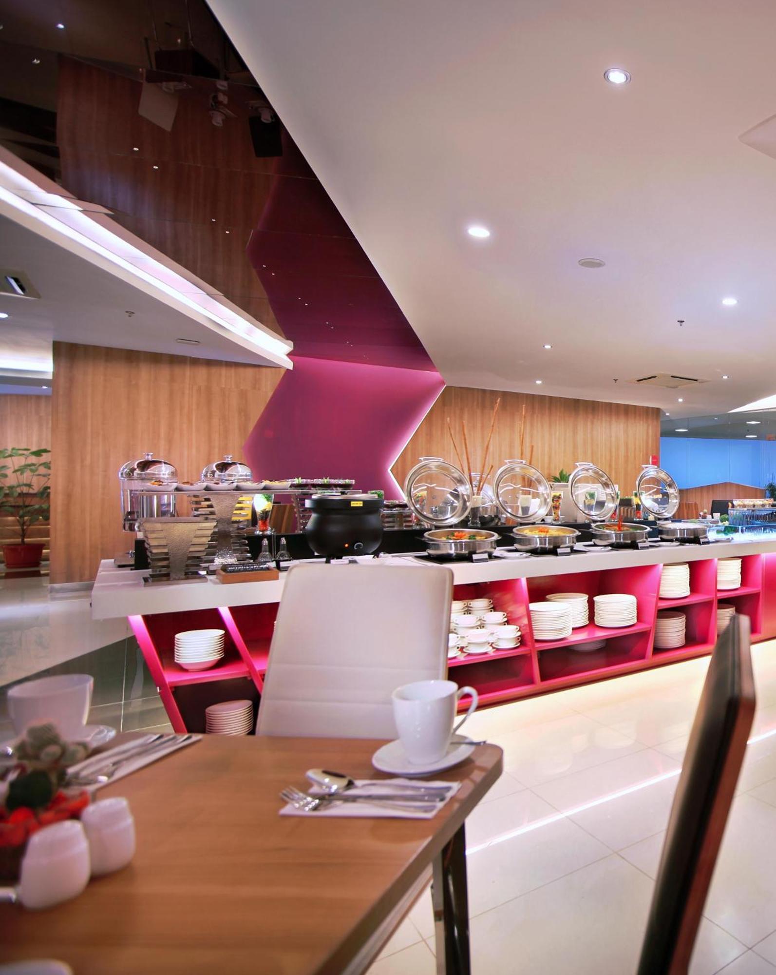 Favehotel Ltc Glodok Jakarta Exteriör bild