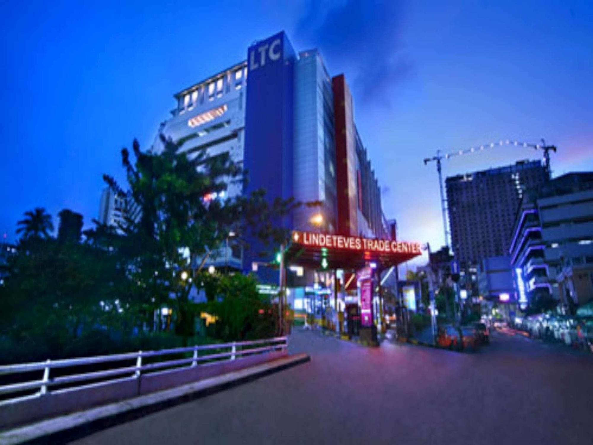 Favehotel Ltc Glodok Jakarta Exteriör bild