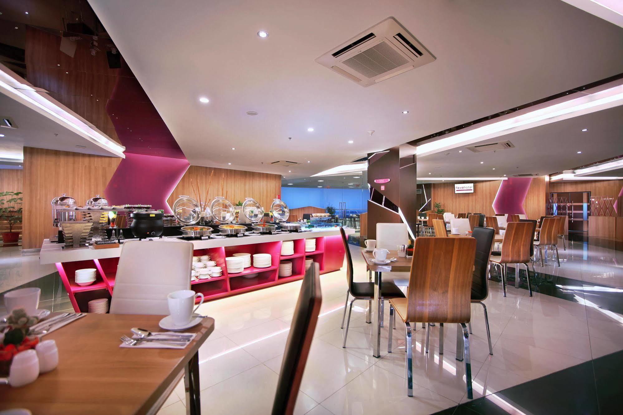 Favehotel Ltc Glodok Jakarta Exteriör bild
