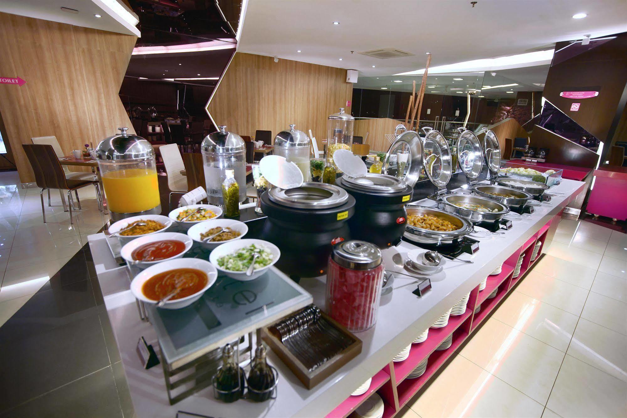 Favehotel Ltc Glodok Jakarta Exteriör bild