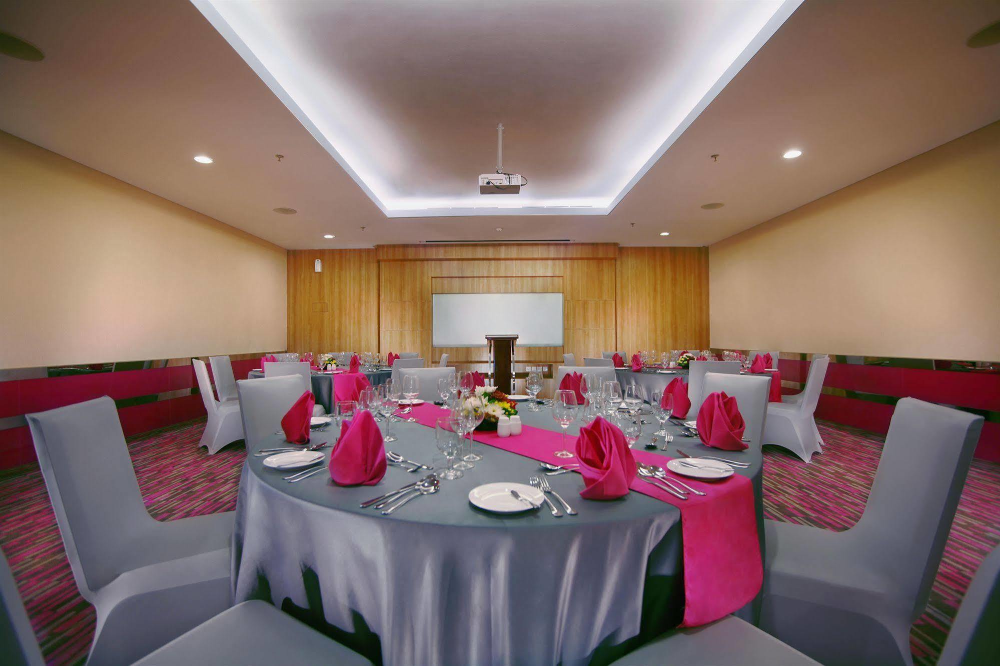 Favehotel Ltc Glodok Jakarta Exteriör bild
